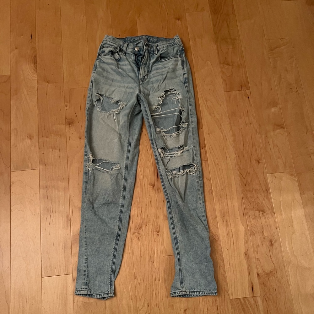 AMERICAN EAGLE LIGHT WASH JEANS